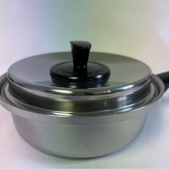 EKCO Classic Stainless Steel 1Q Sauce Pan w/Lid - Picture 2 of 6